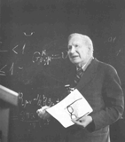Выступление М.А.Маркова в Лаборатории теоретической физики ОИЯИ Дубна 1986г. Фото Ю.Туманова
