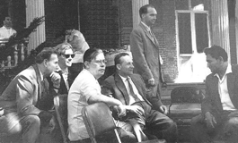 В США у здания Колумбийского циклотрона М.А.Марков, И.В.Чувило, Н.Н.Боголюбов, В.И.Векслер, 
С.А.Азимов, стоит А.М.Балдин 1960г.