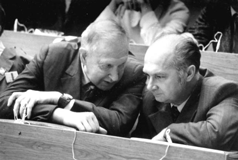 Академик М.А.Марков и А.М.Балдин на международной «Конференции по физике высоких энергий и атомного ядра»; Дубна 1975г.